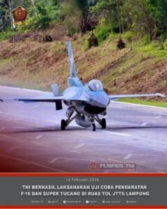 TNI Sukses Uji Pendaratan F-16 dan Super Tucano di Tol JTTS Lampung