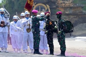 213 Prajurit Muda Korps Marinir Resmi Menyandang Baret Ungu