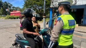 Polda Maluku Utara Masifkan Edukasi Tertib Lalu Lintas di Pasar Galala pada Operasi Keselamatan Kie Raha 2026