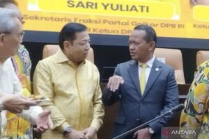 Bahlil dan Setya Novanto Hadiri HUT Ke-58 Fraksi Golkar DPR RI, Potong Tumpeng Bersama