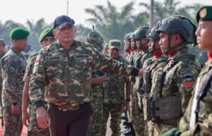 Menhan Sjafrie Kunjungi Yonif TP 852/ABY, Tekankan Integritas dan Semangat Juang Prajurit