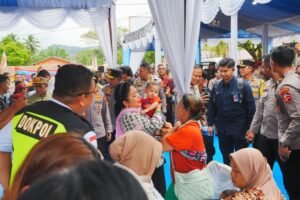 Kapolri dan Titiek Soeharto Tinjau Huntara Korban Bencana di Tapanuli Tengah