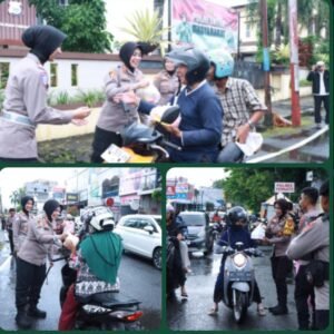 Polres Ternate Bagikan 300 Paket Takjil kepada Warga di Bulan Ramadan
